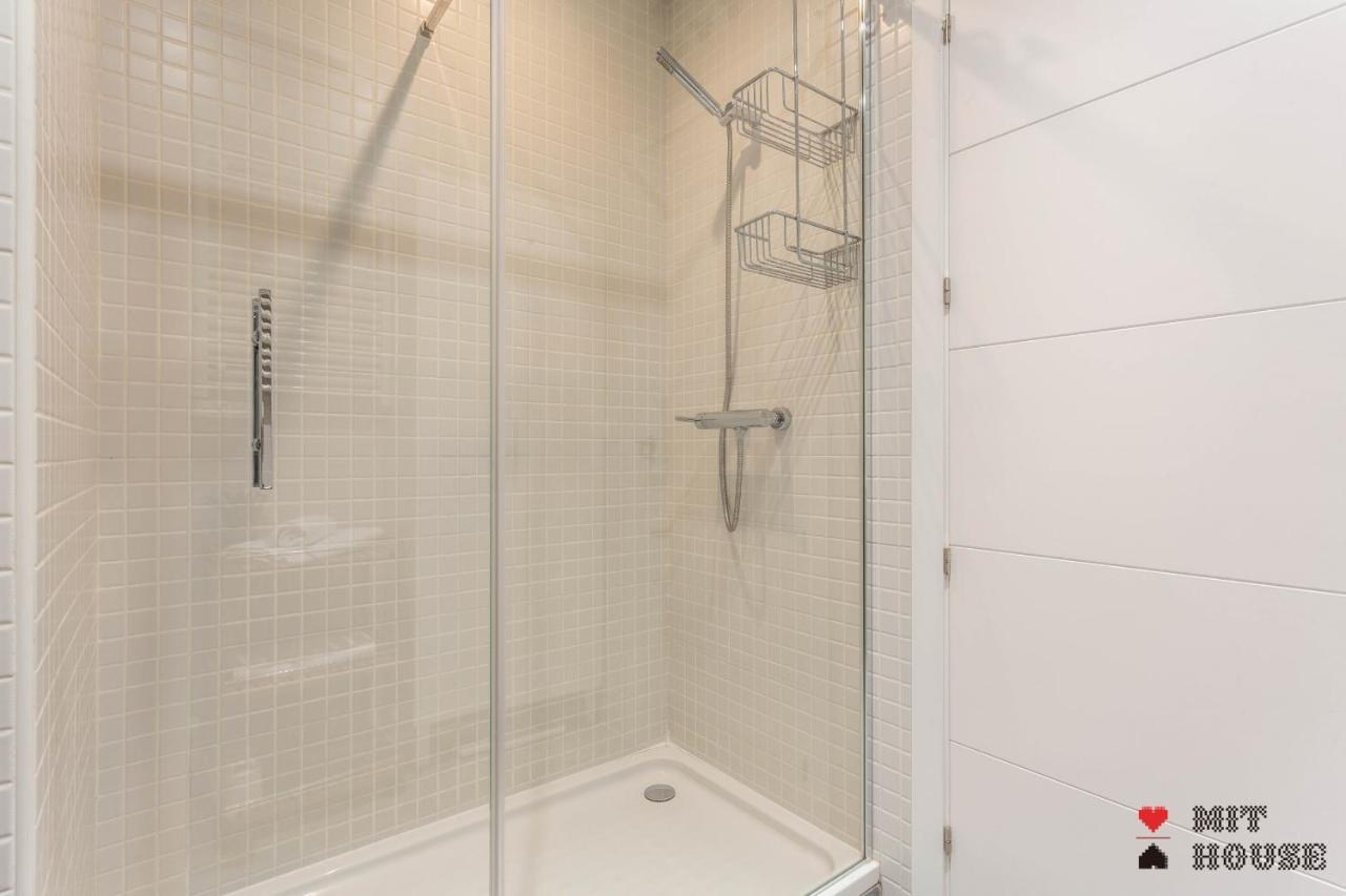 Mit House Ayala En Madrid Apartment ภายนอก รูปภาพ