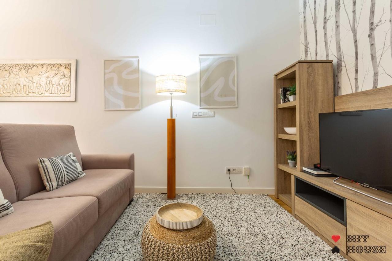 Mit House Ayala En Madrid Apartment ภายนอก รูปภาพ